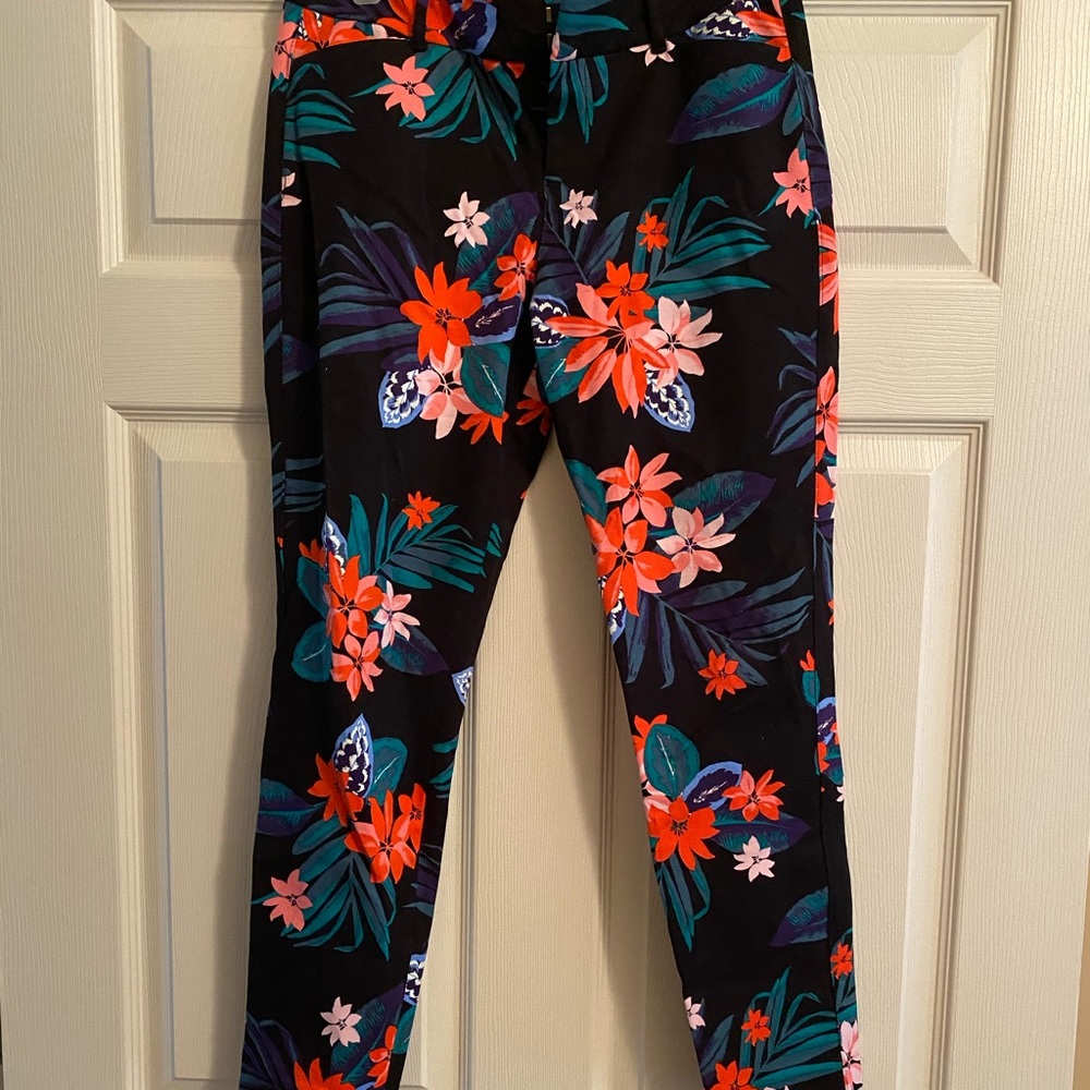 NWOT - Old Navy Pixie Pants - size 6